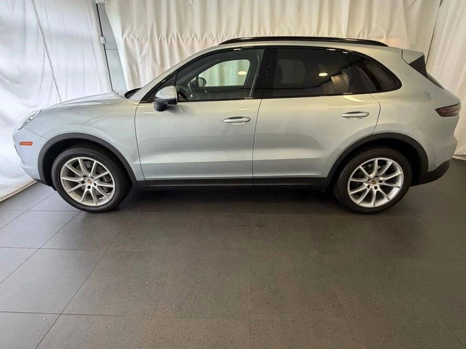 2023 Porsche 9Y0/9Y3 Cayenne - Image 2 of 5