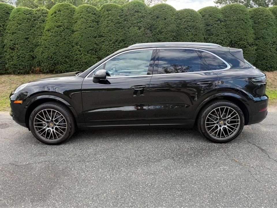 2023 Porsche 9Y0/9Y3 Cayenne - Image 2 of 5