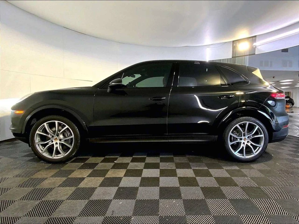 2023 Porsche 9Y0/9Y3 Cayenne - Image 2 of 5