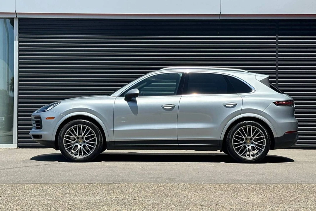 2023 Porsche 9Y0/9Y3 Cayenne - Image 2 of 5