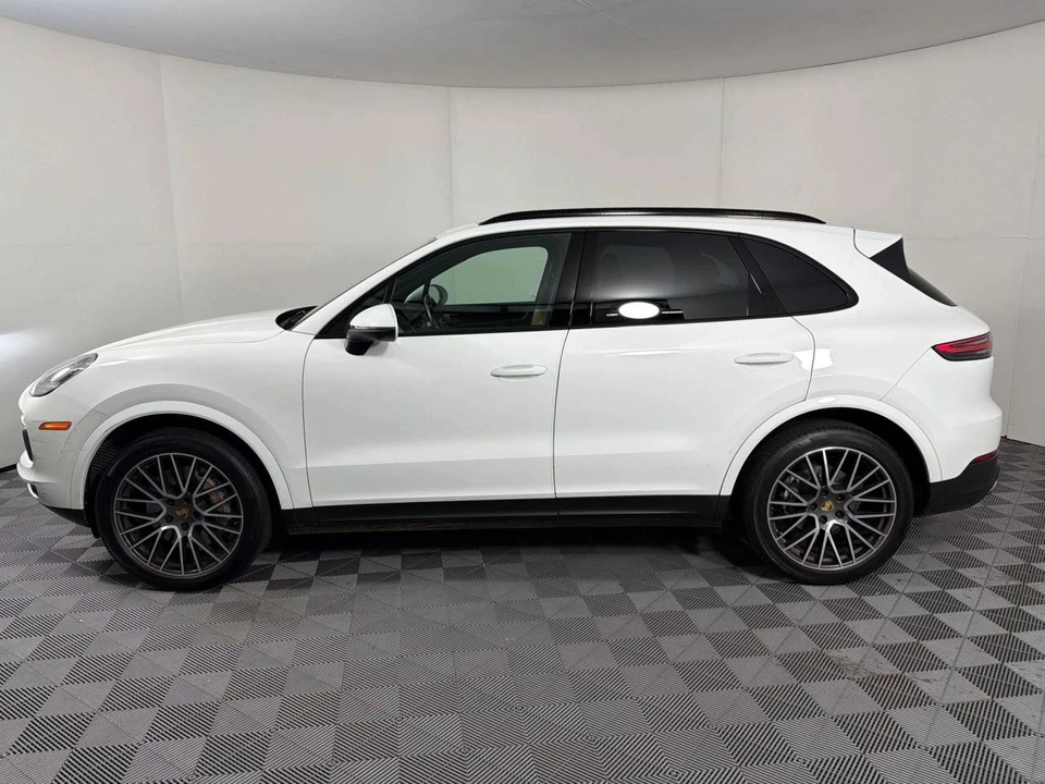 2023 Porsche 9Y0/9Y3 Cayenne - Image 2 of 5