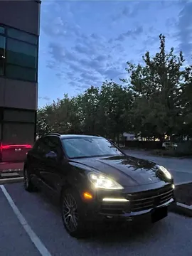 2023 Porsche Cayenne Platinum Edition