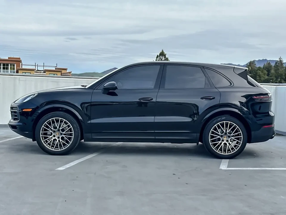 2023 Porsche 9Y0/9Y3 Cayenne - Image 2 of 9