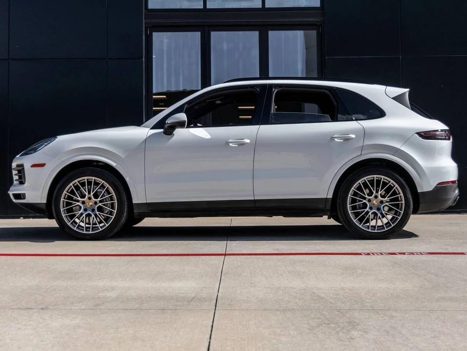 2023 Porsche 9Y0/9Y3 Cayenne - Image 2 of 5