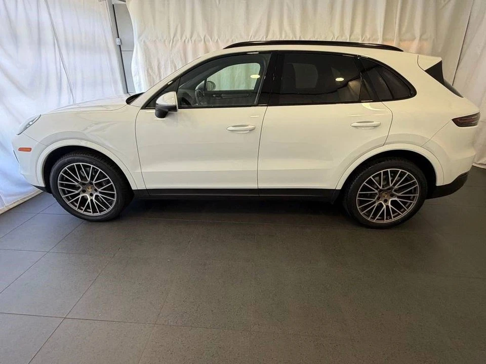 2023 Porsche 9Y0/9Y3 Cayenne - Image 2 of 5