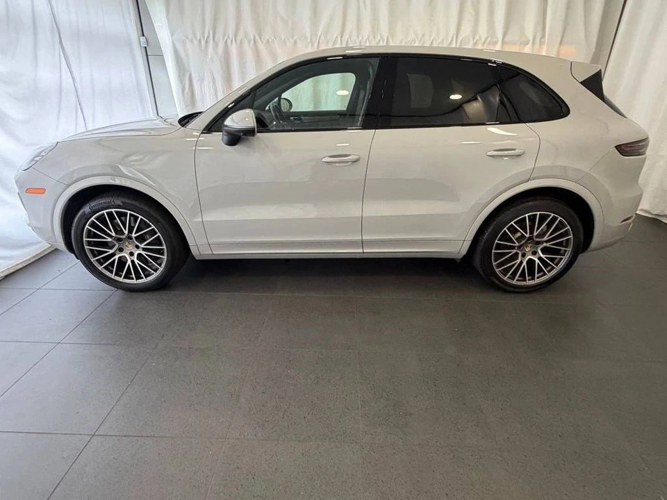 2023 Porsche 9Y0/9Y3 Cayenne - Image 2 of 5