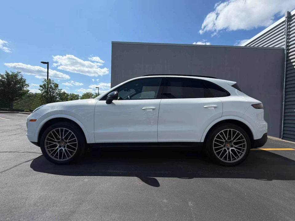 2023 Porsche 9Y0/9Y3 Cayenne - Image 2 of 5