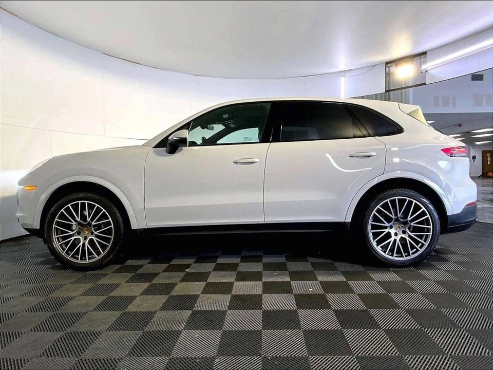 2023 Porsche 9Y0/9Y3 Cayenne - Image 2 of 5