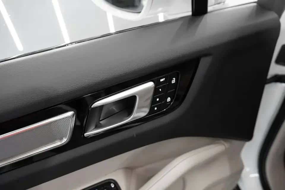2023 Porsche 9Y0/9Y3 Cayenne - Image 17 of 20