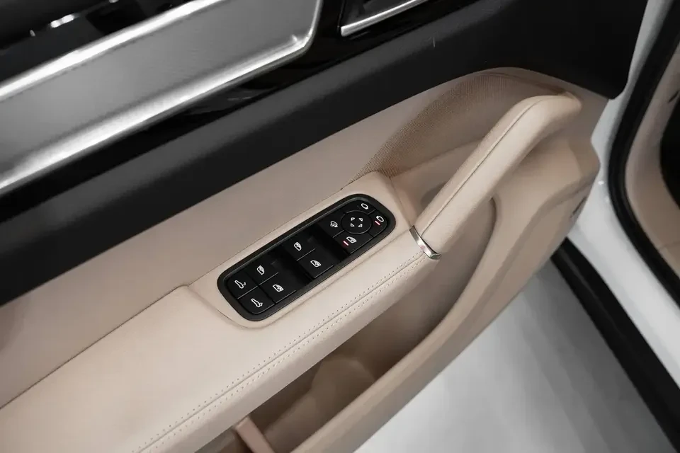 2023 Porsche 9Y0/9Y3 Cayenne - Image 18 of 20