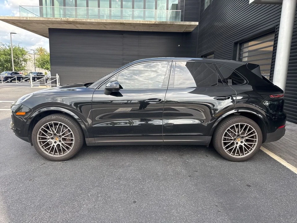 2023 Porsche 9Y0/9Y3 Cayenne - Image 2 of 5