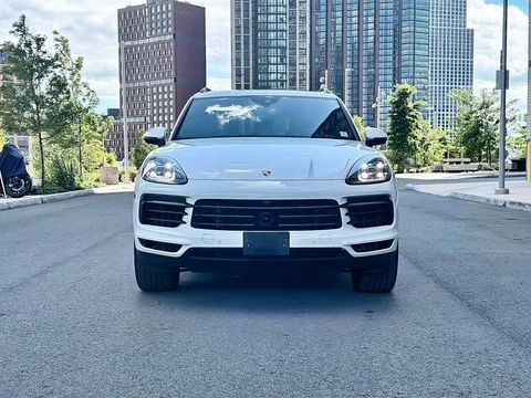2023 Porsche Cayenne Platinum Edition Sport Utility 4D