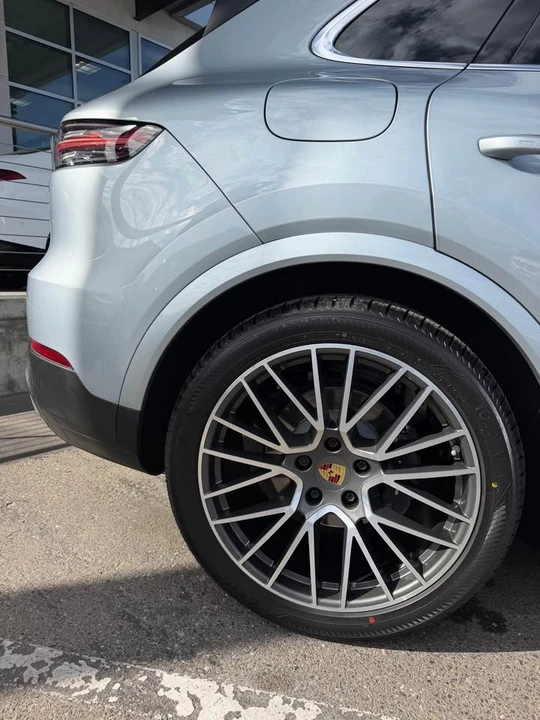 2023 Porsche 9Y0/9Y3 Cayenne - Image 2 of 6