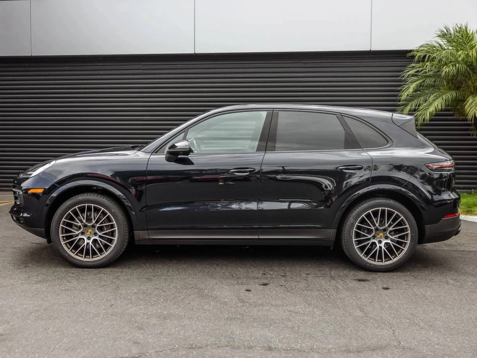 2023 Porsche 9Y0/9Y3 Cayenne - Image 2 of 5