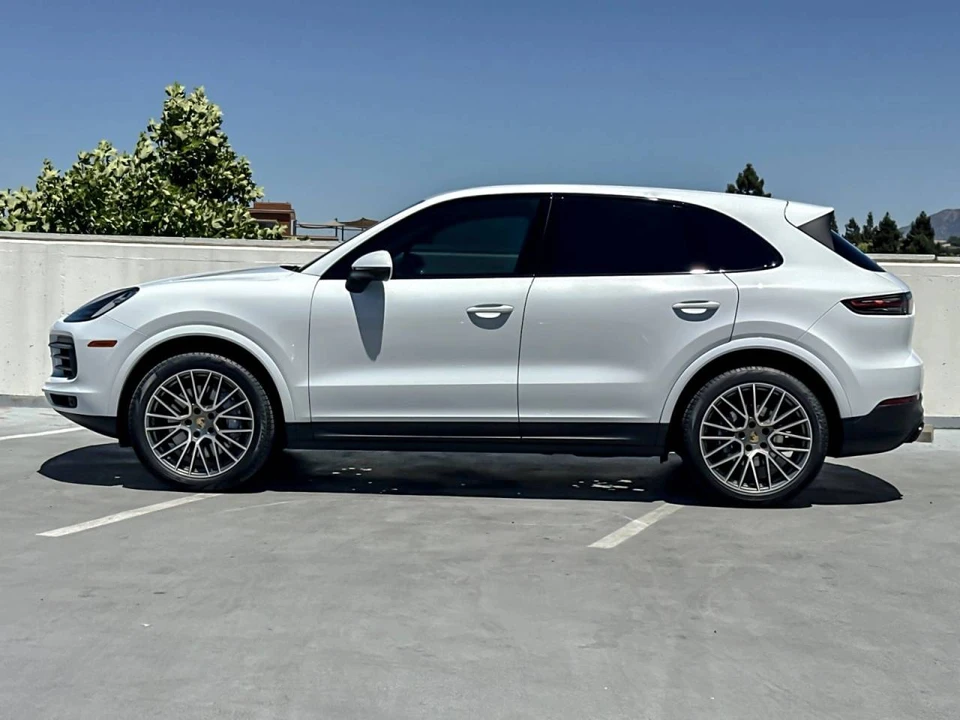 2023 Porsche 9Y0/9Y3 Cayenne - Image 2 of 5