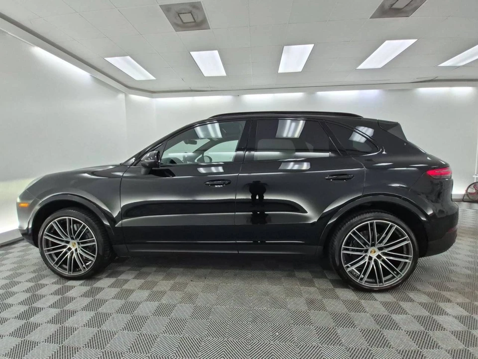 2023 Porsche 9Y0/9Y3 Cayenne - Image 2 of 5