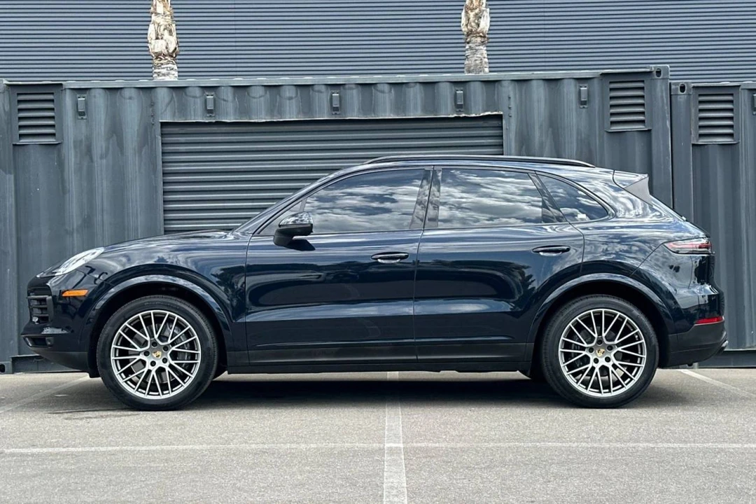 2023 Porsche 9Y0/9Y3 Cayenne - Image 2 of 5