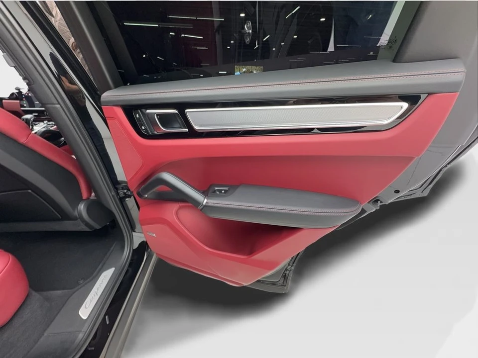 2023 Porsche - Image 18 of 31