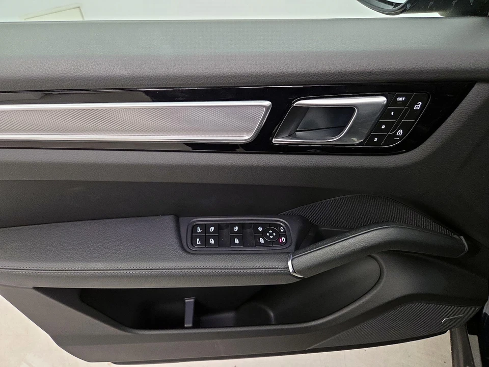 2023 Porsche 9Y0/9Y3 Cayenne - Image 13 of 28