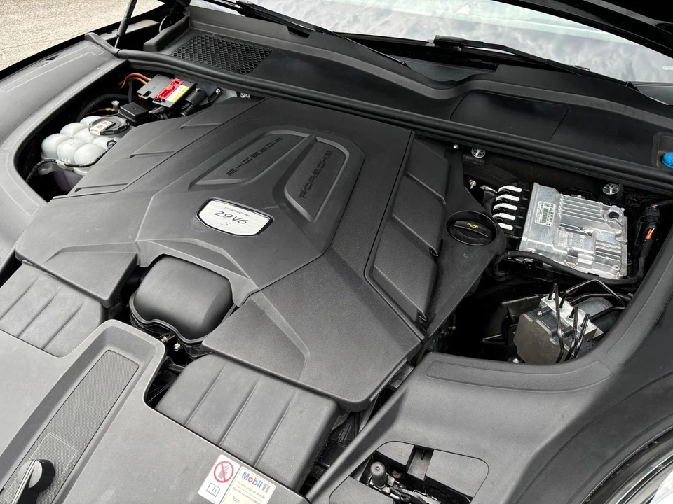 2023 Porsche 9Y0/9Y3 Cayenne Coupe - Image 18 of 31