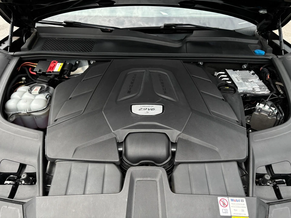2023 Porsche 9Y0/9Y3 Cayenne Coupe - Image 17 of 31