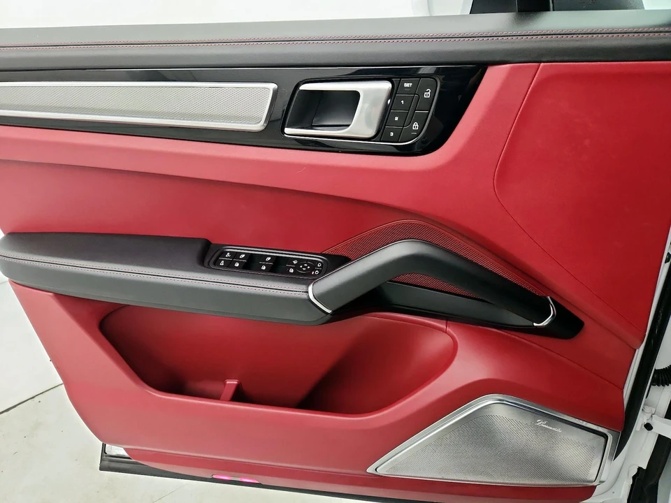 2023 Porsche 9Y0/9Y3 Cayenne Coupe - Image 13 of 28