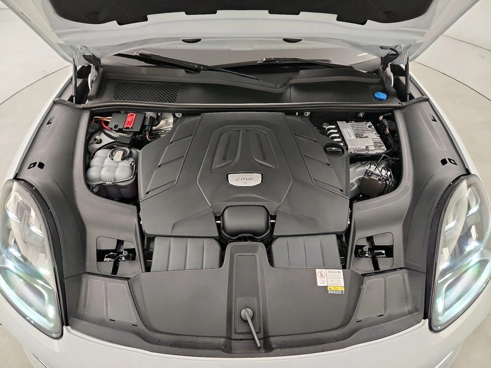 2023 Porsche 9Y0/9Y3 Cayenne Coupe - Image 24 of 28