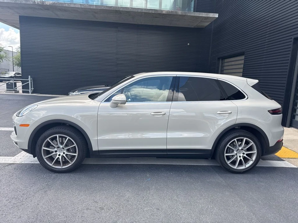 2023 Porsche 9Y0/9Y3 Cayenne - Image 2 of 5