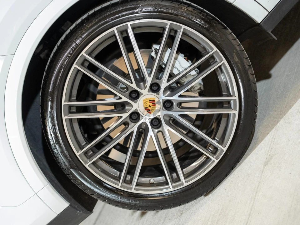2023 Porsche 9Y0/9Y3 Cayenne Coupe - Image 29 of 30