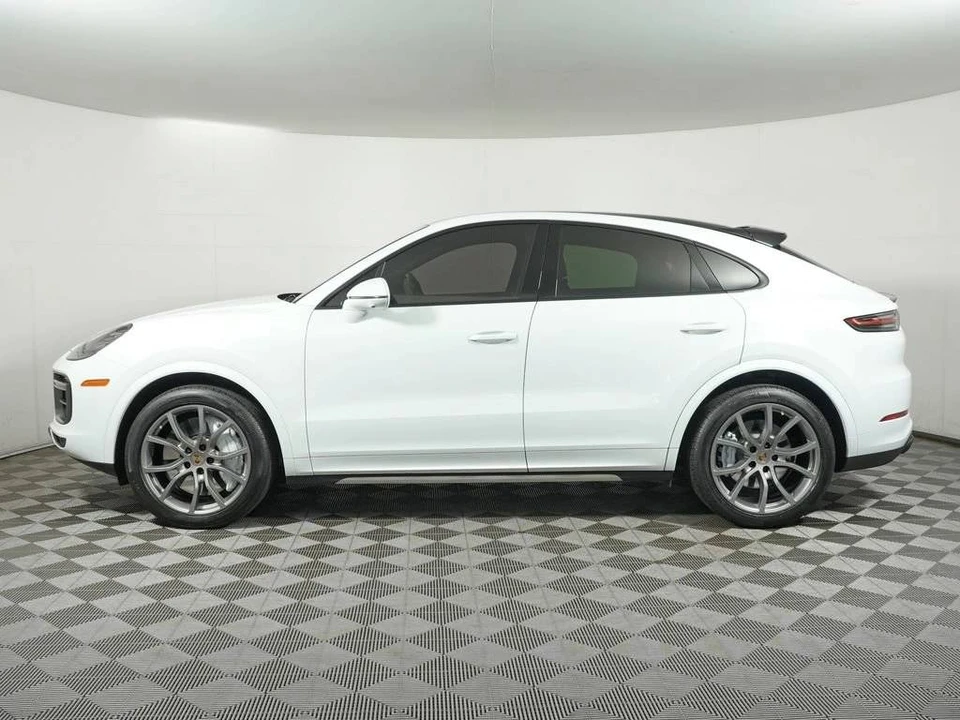 2023 Porsche Cayenne - Image 2 of 5