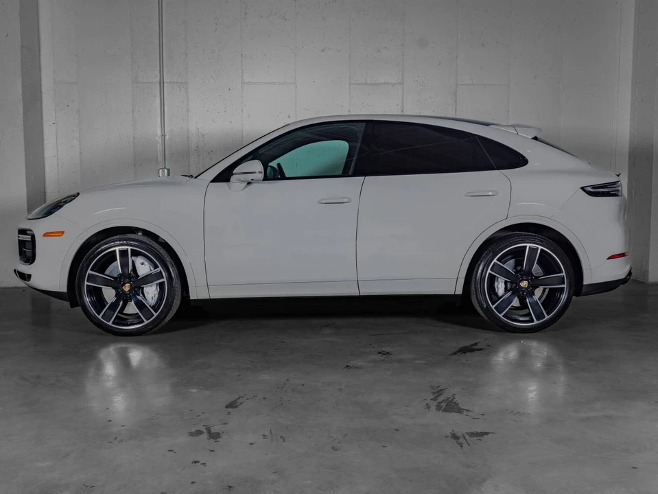 2023 Porsche Cayenne - Image 2 of 5