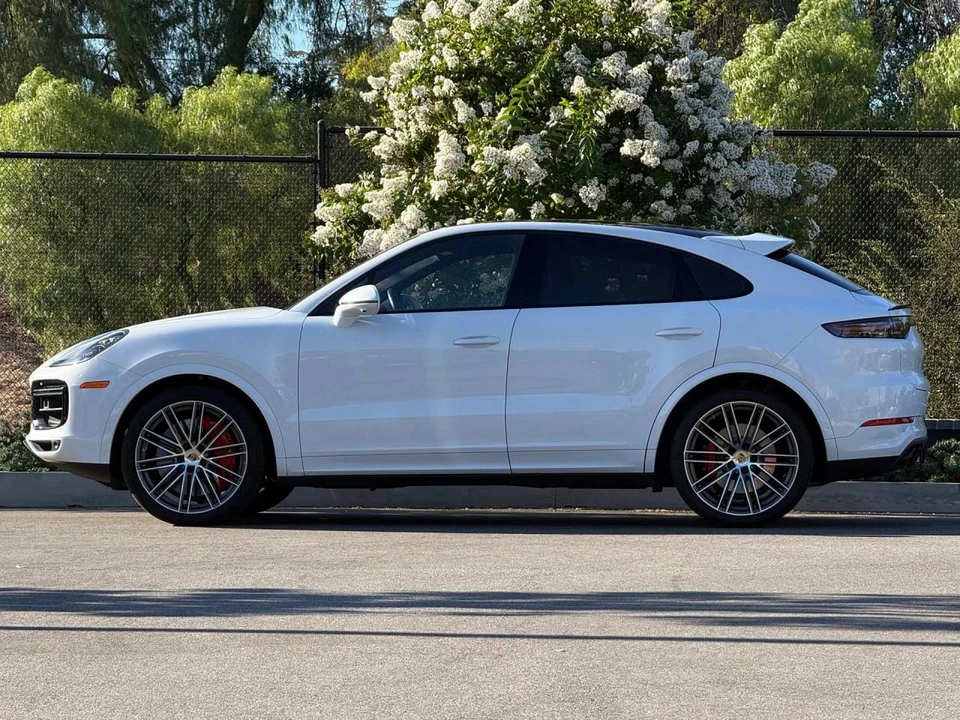 2023 Porsche Cayenne - Image 2 of 5