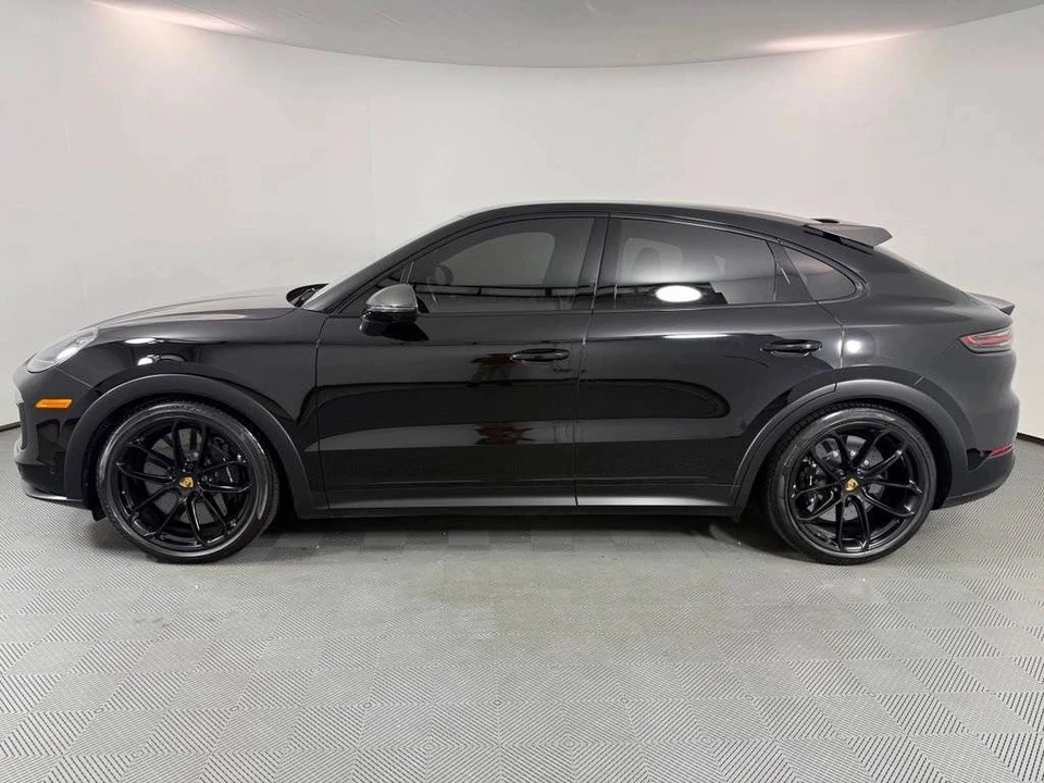 2023 Porsche 9Y0/9Y3 Cayenne Turbo GT - Image 2 of 5