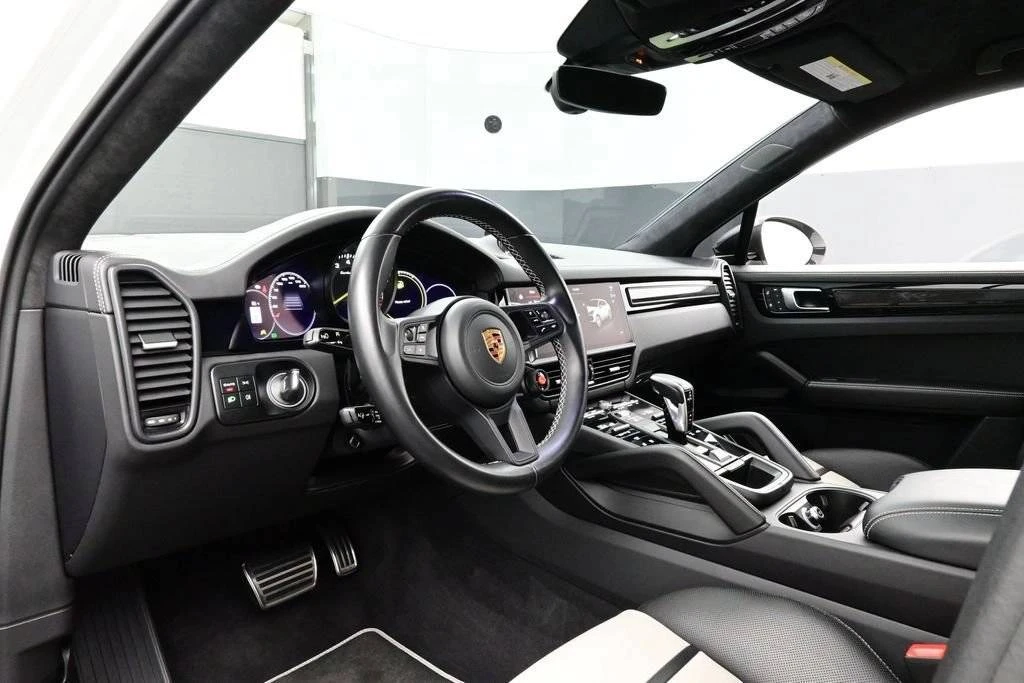2023 Porsche 9Y0/9Y3 Cayenne Turbo GT - Image 4 of 5