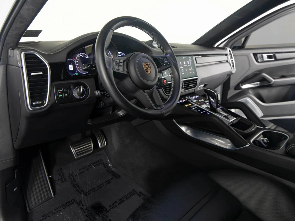 2023 Porsche 9Y0/9Y3 Cayenne Turbo GT - Image 4 of 5