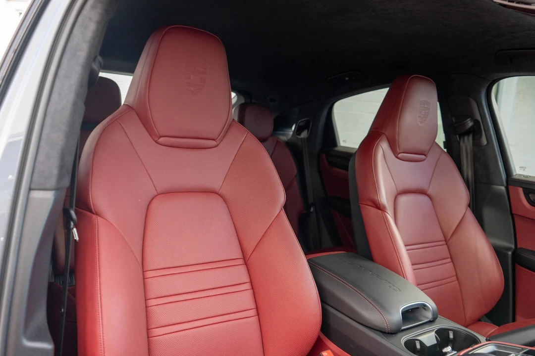 2023 Porsche 9Y0/9Y3 Cayenne Turbo GT - Image 28 of 31