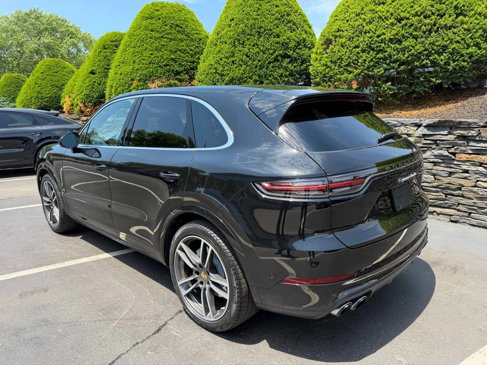 2023 Porsche 9Y0/9Y3 Cayenne Turbo - Image 3 of 5