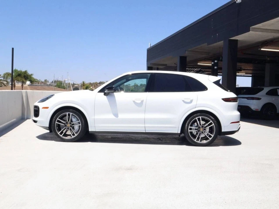 2023 Porsche 9Y0/9Y3 Cayenne Turbo - Image 2 of 5