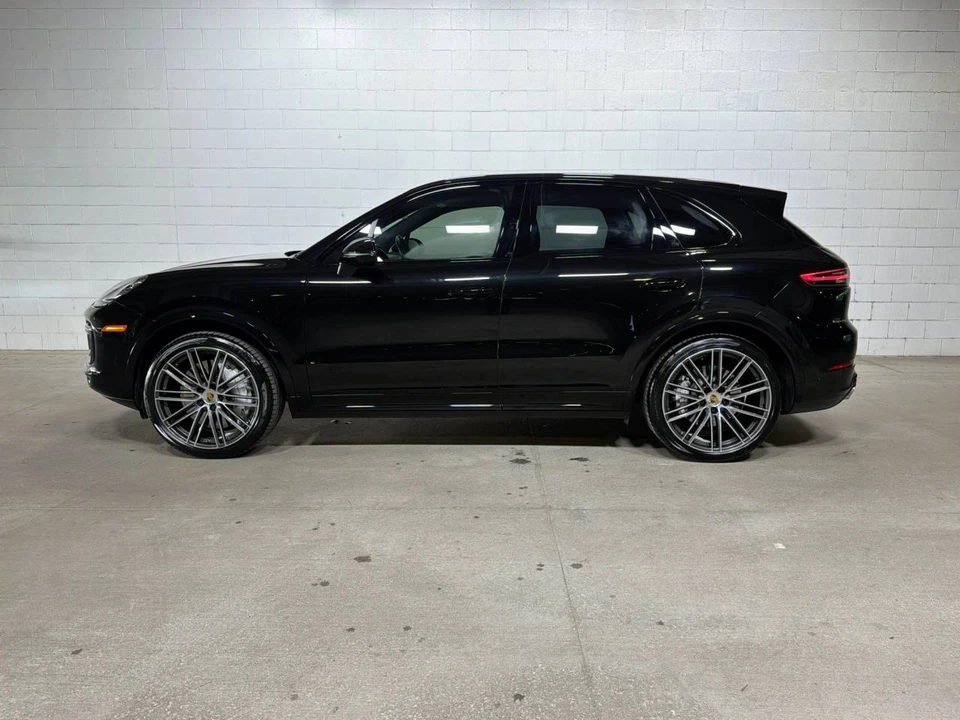 2023 Porsche 9Y0/9Y3 Cayenne Turbo - Image 2 of 5