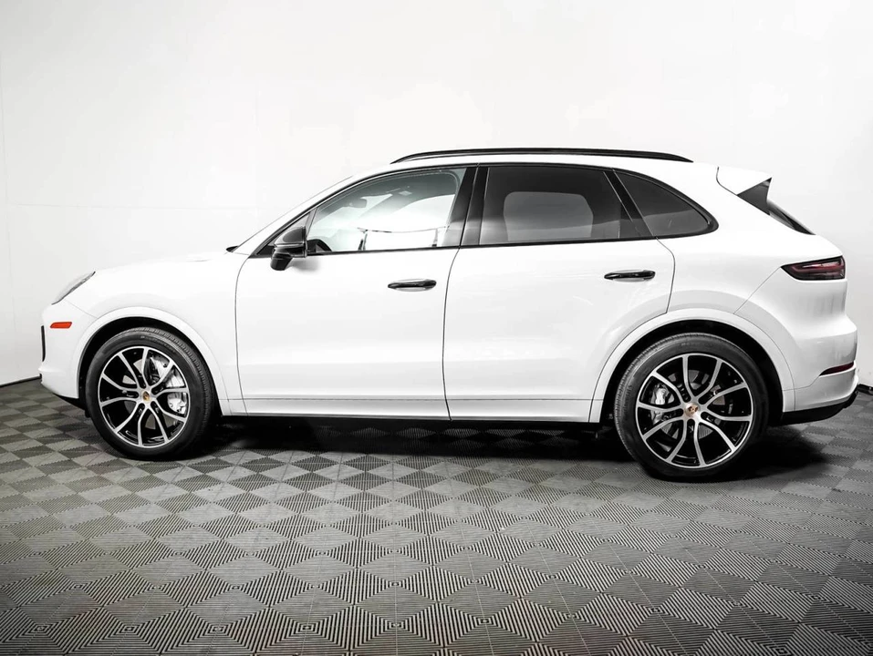 2023 Porsche 9Y0/9Y3 Cayenne Turbo - Image 2 of 5