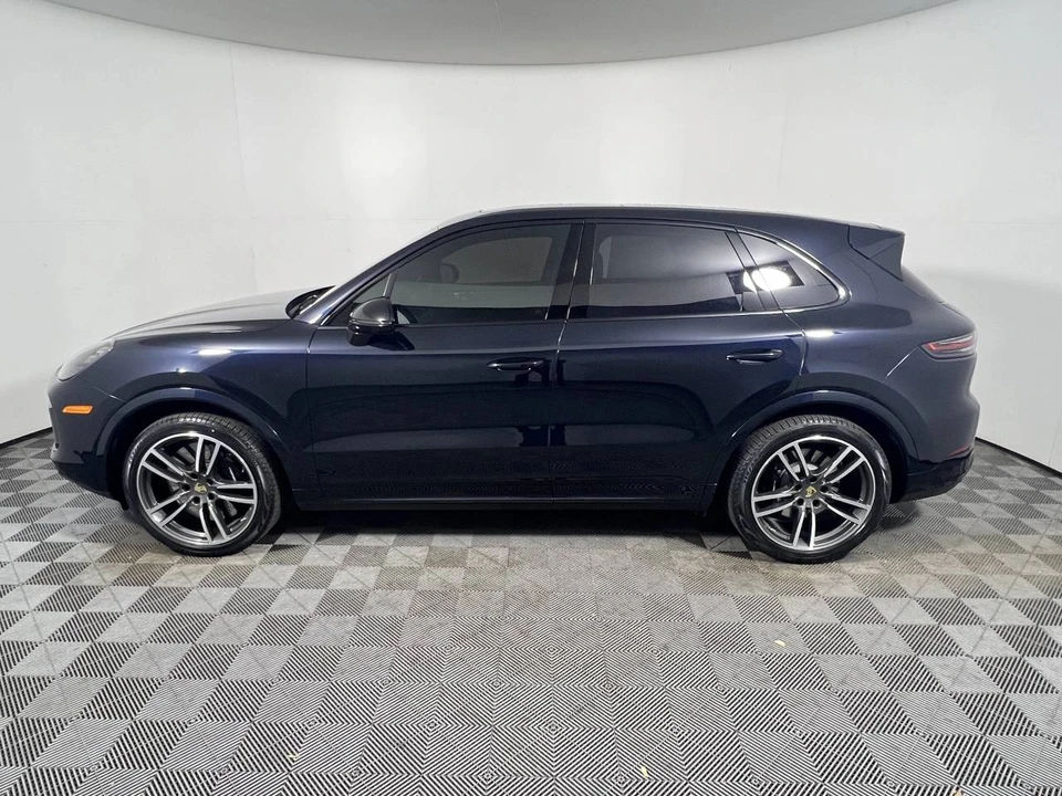 2023 Porsche 9Y0/9Y3 Cayenne Turbo - Image 2 of 5