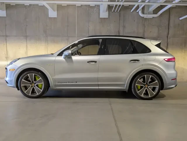 2023 Porsche 9Y0/9Y3 Cayenne - Image 2 of 5
