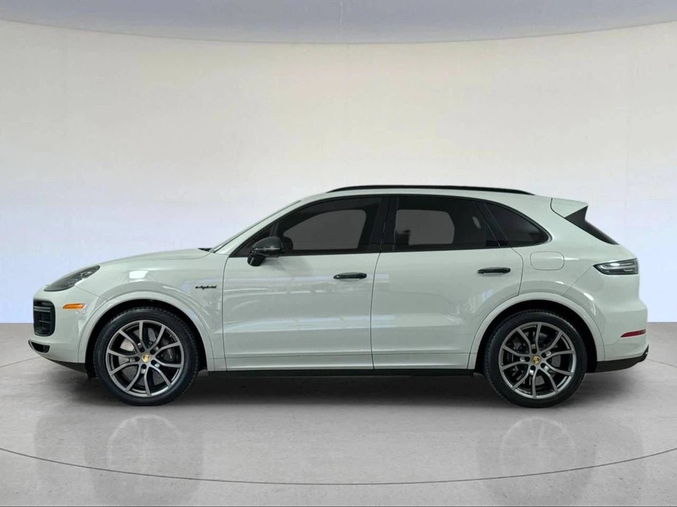 2023 Porsche 9Y0/9Y3 Cayenne - Image 2 of 5