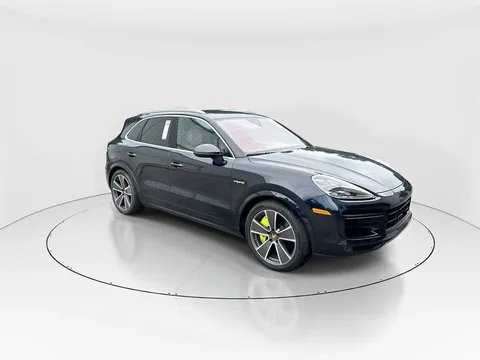 2023 Porsche Cayenne Turbo S E-Hybrid