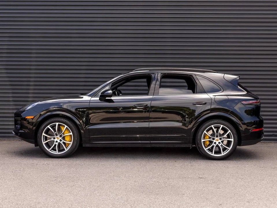 2023 Porsche Cayenne - Image 2 of 5