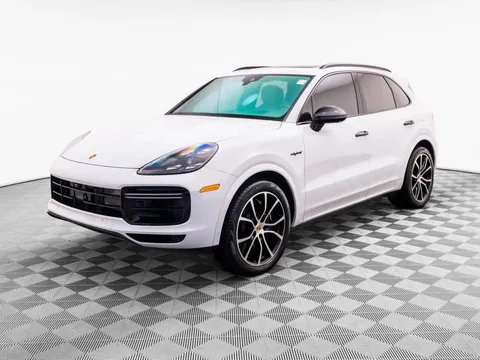 2023 Porsche Cayenne Turbo S E-Hybrid