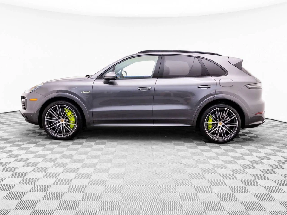2023 Porsche 9Y0/9Y3 Cayenne - Image 2 of 5
