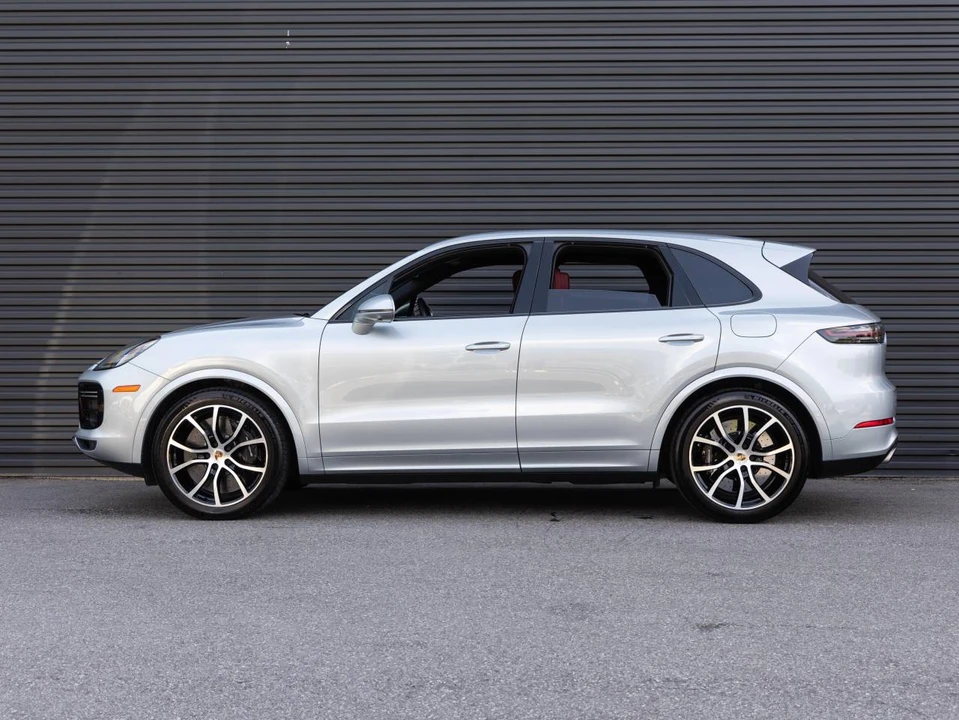 2023 Porsche Cayenne - Image 2 of 5