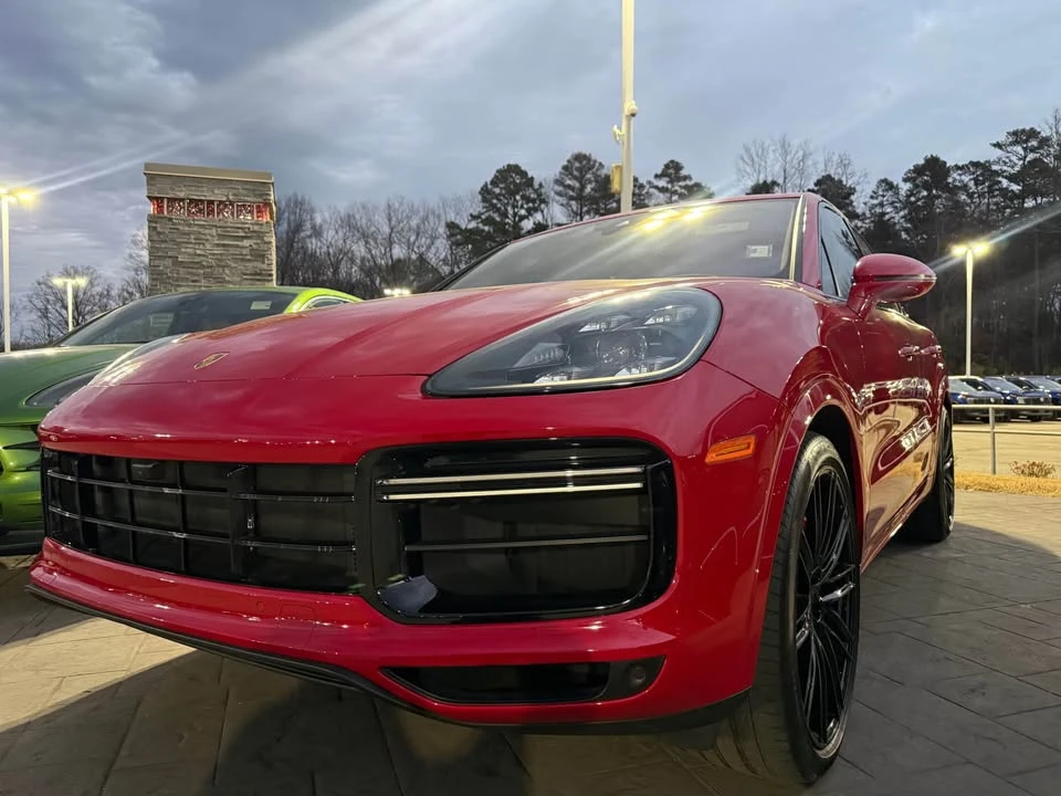 2023 Porsche 9Y0/9Y3 Cayenne Turbo - Image 2 of 10