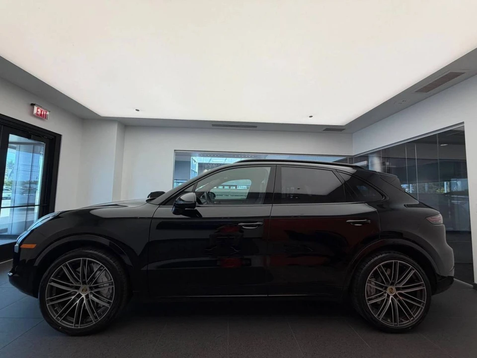 2023 Porsche 9Y0/9Y3 Cayenne Turbo - Image 2 of 5
